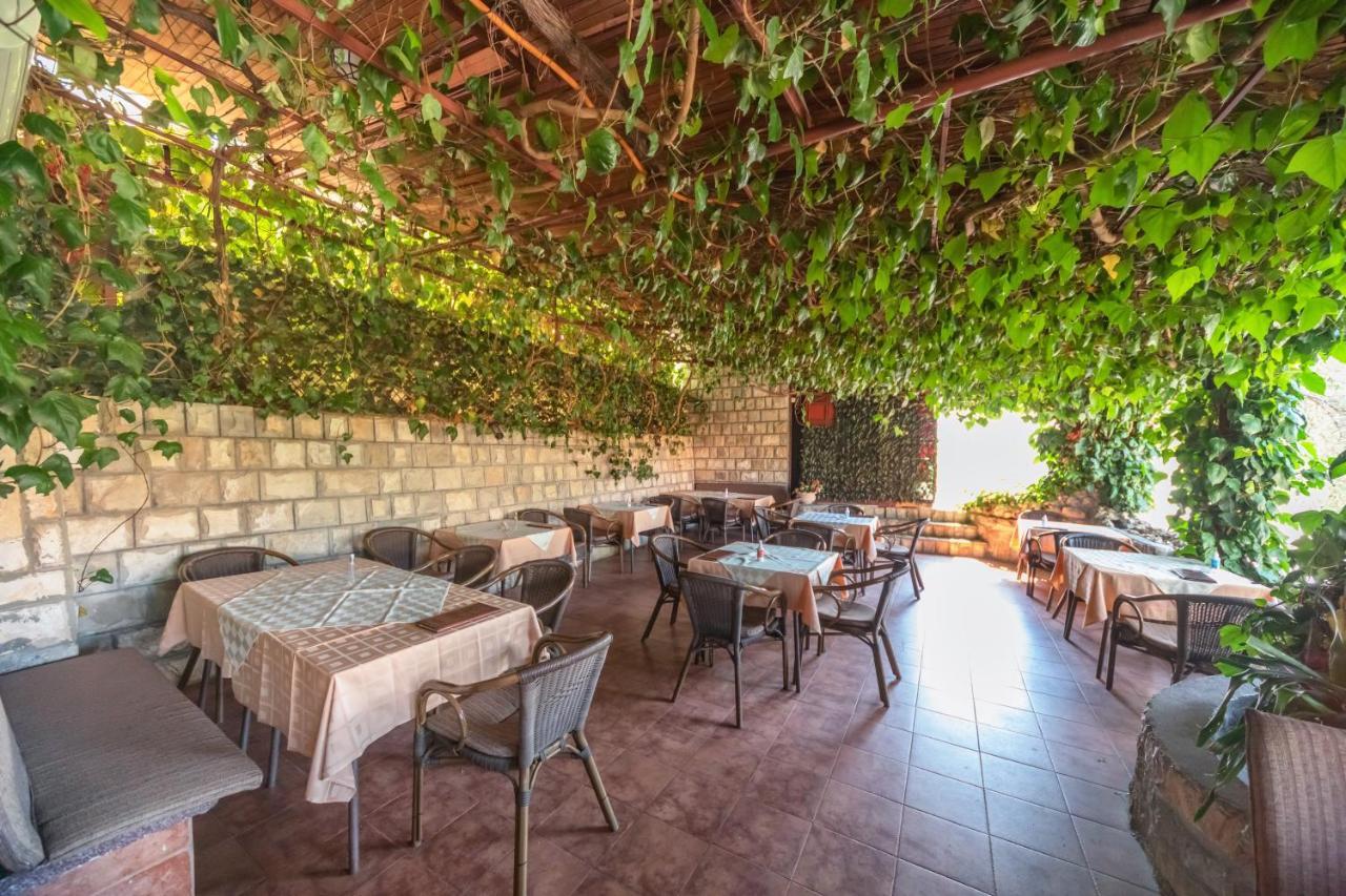 Apartments Pod Lozom With Seaview Petrovac Екстериор снимка