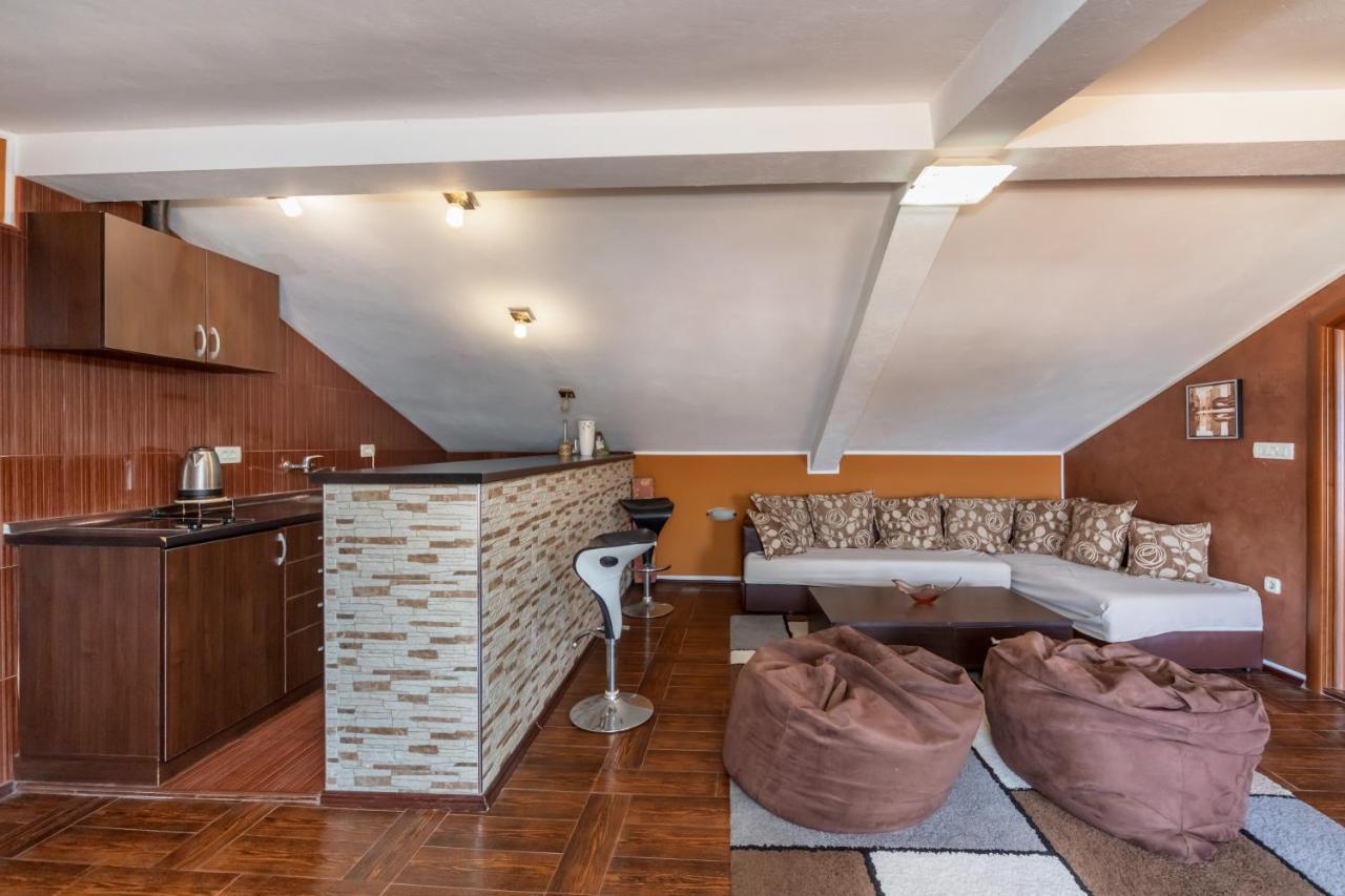 Apartments Pod Lozom With Seaview Petrovac Стая снимка