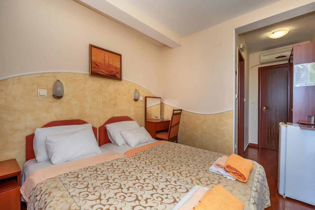 Apartments Pod Lozom With Seaview Petrovac Стая снимка