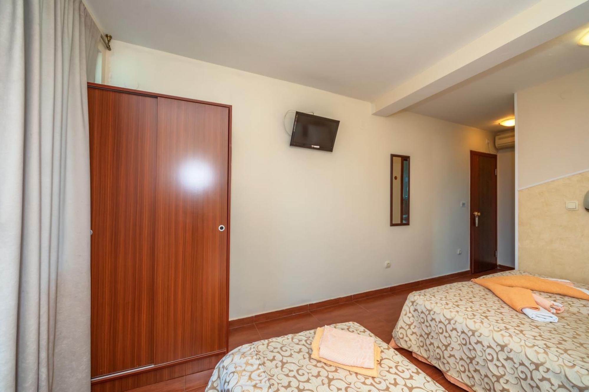 Apartments Pod Lozom With Seaview Petrovac Стая снимка