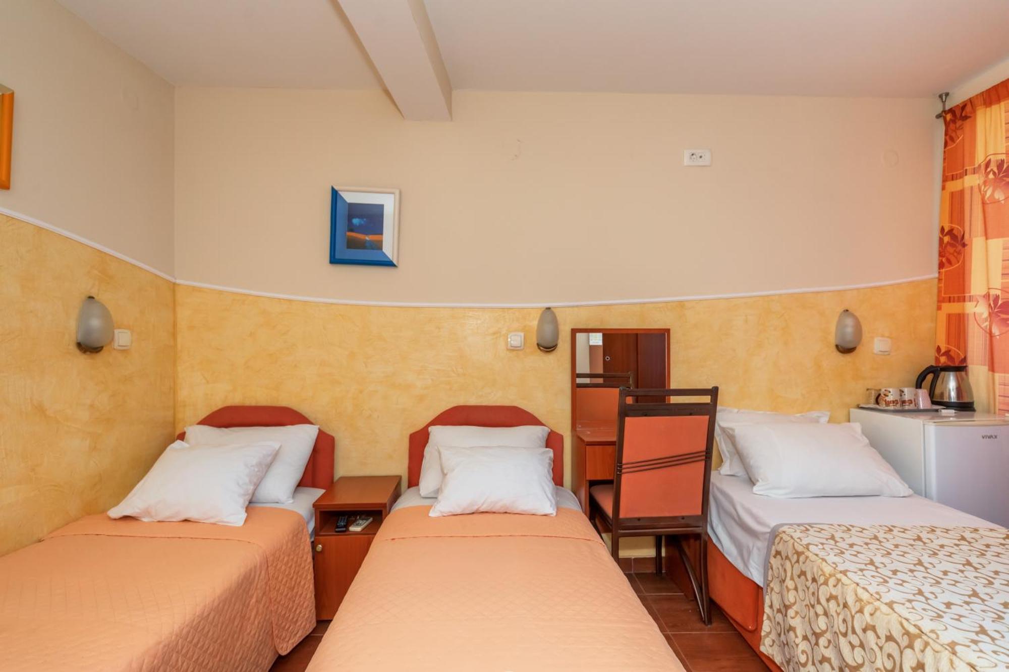 Apartments Pod Lozom With Seaview Petrovac Стая снимка