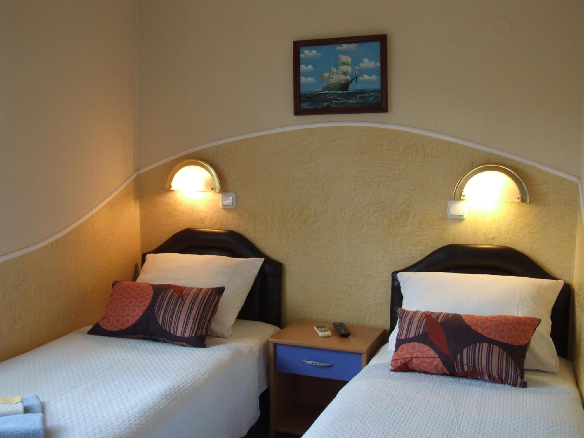 Apartments Pod Lozom With Seaview Petrovac Стая снимка