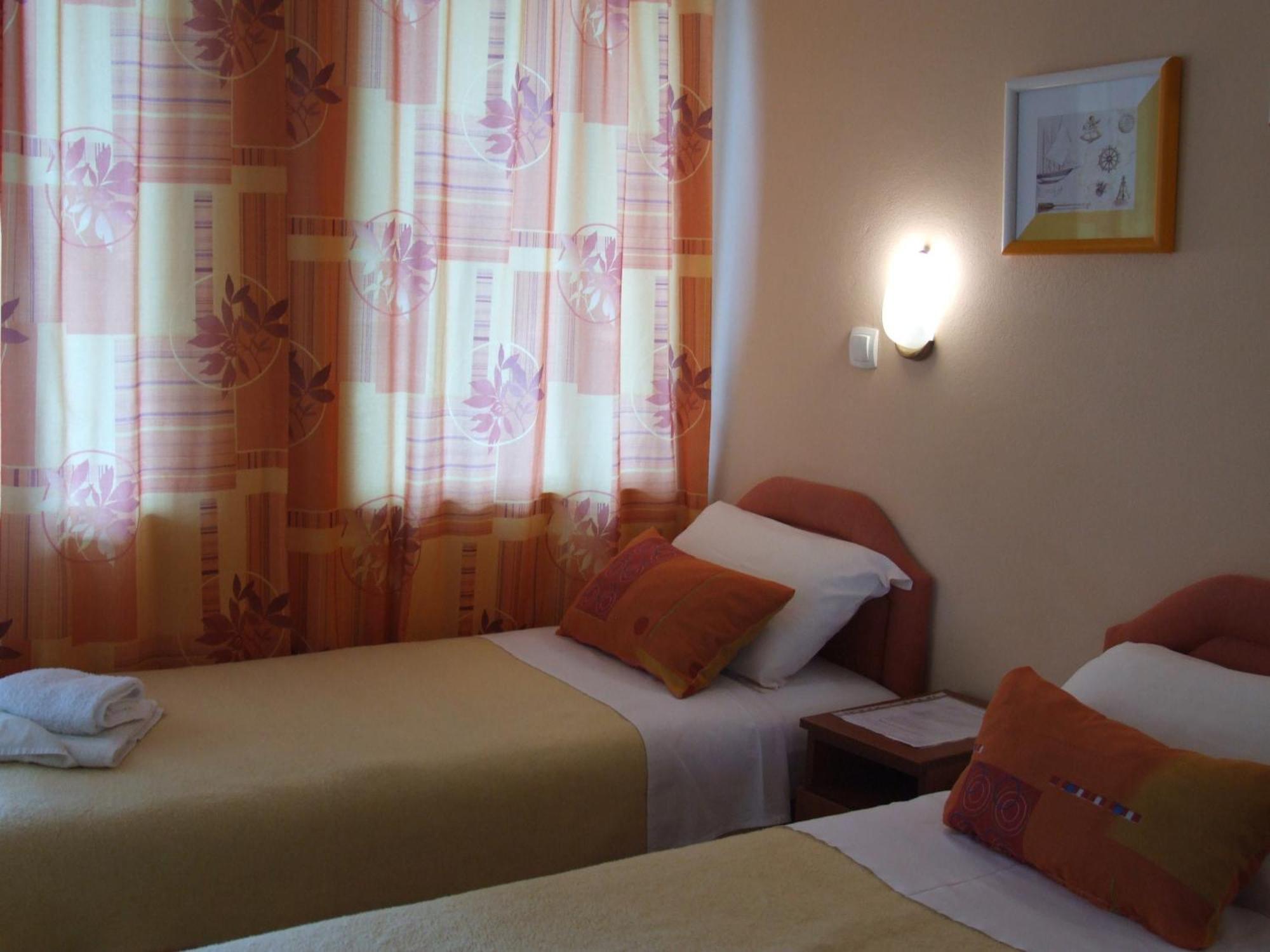 Apartments Pod Lozom With Seaview Petrovac Стая снимка